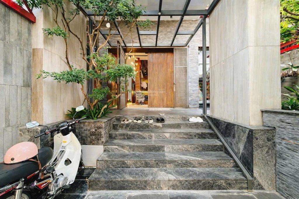 Biệt thự xanh cao cấp thuộc kdc Đại Phúc dt 212m hầm trệt 2 lầu áp mái giá 33 tỷ 