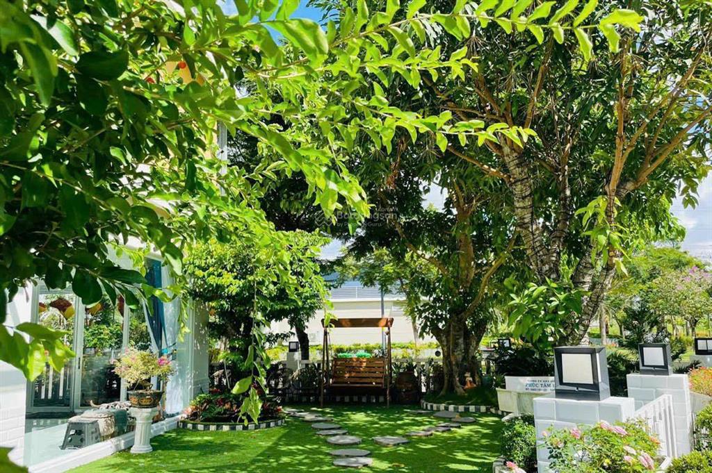 Góc bình yên giữa lòng phố thị. biệt thự sân vườn kdc phong phú 4 dt 200m2 trệt 2 lầu giá 15 tỷ .