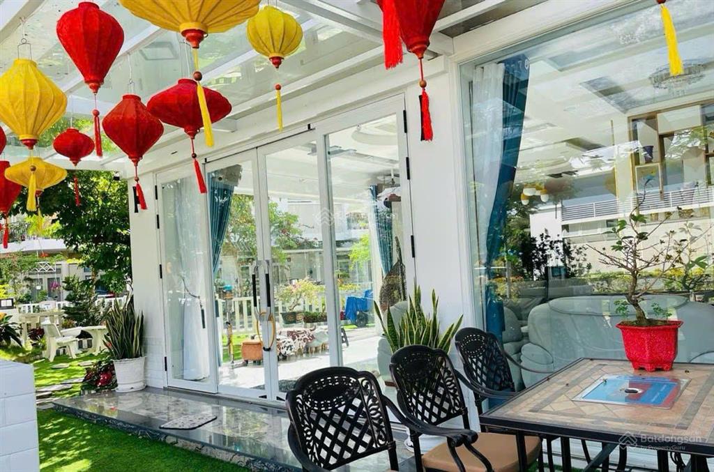 Góc bình yên giữa lòng phố thị. biệt thự sân vườn kdc phong phú 4 dt 200m2 trệt 2 lầu giá 15 tỷ .