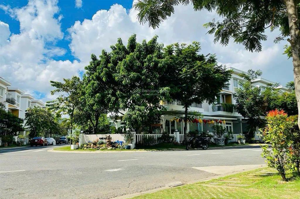 Góc bình yên giữa lòng phố thị. biệt thự sân vườn kdc phong phú 4 dt 200m2 trệt 2 lầu giá 15 tỷ .