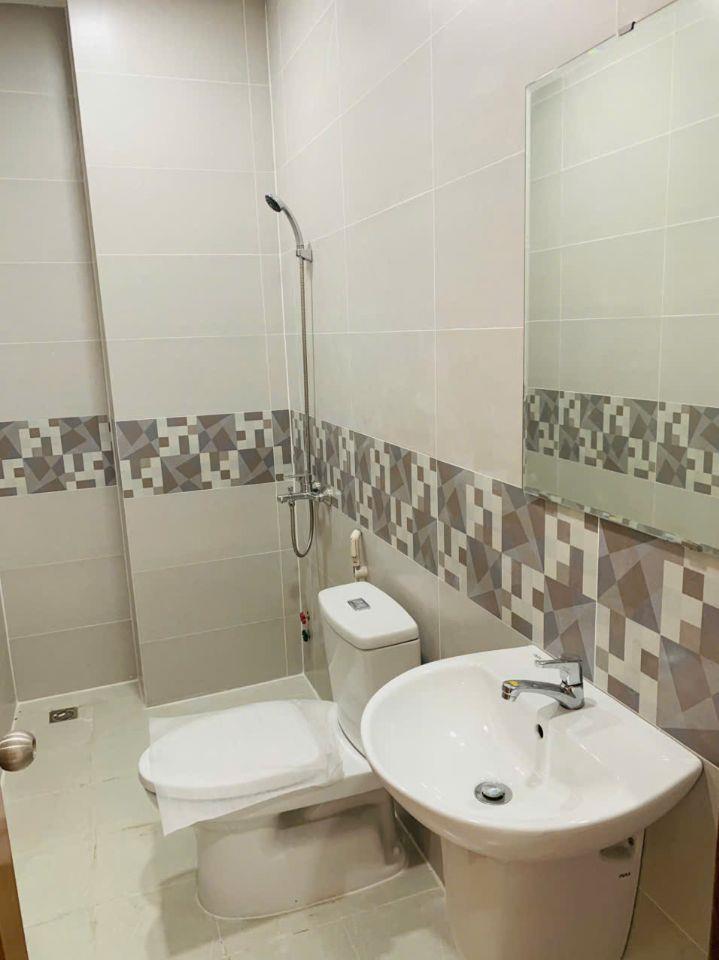 Cho thuê nhà mặt tiền Phạm Hùng 5x20 hầm trệt 2 lầu sân thượng giá 27tr/tháng