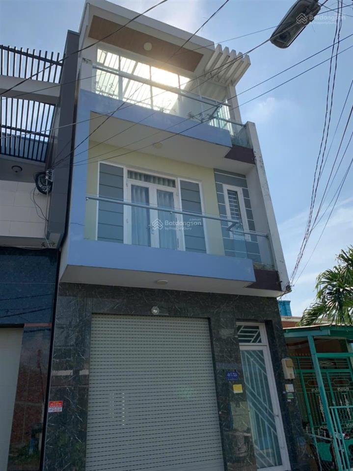 Bán nhà đẹp đối diện x30 nhà bè dt 5x28m (sân vườn rộng 5x17m) đường xe hơi 6m