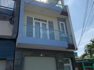 Bán nhà đẹp đối diện x30 nhà bè dt 5x28m (sân vườn rộng 5x17m) đường xe hơi 6m