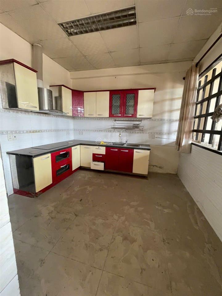Nhà kho cho thuê nguyên căn mặt tiền phạm hùng đối diện x30 dt 15x20 trệt 2 lầu có thang máy