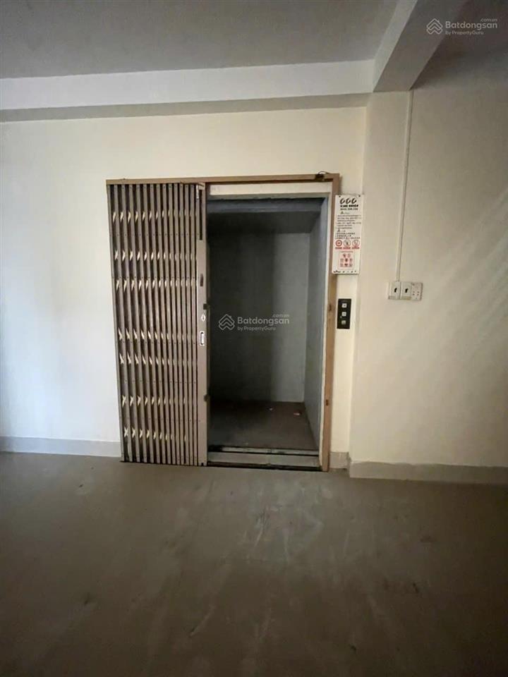 Nhà kho cho thuê nguyên căn mặt tiền phạm hùng đối diện x30 dt 15x20 trệt 2 lầu có thang máy