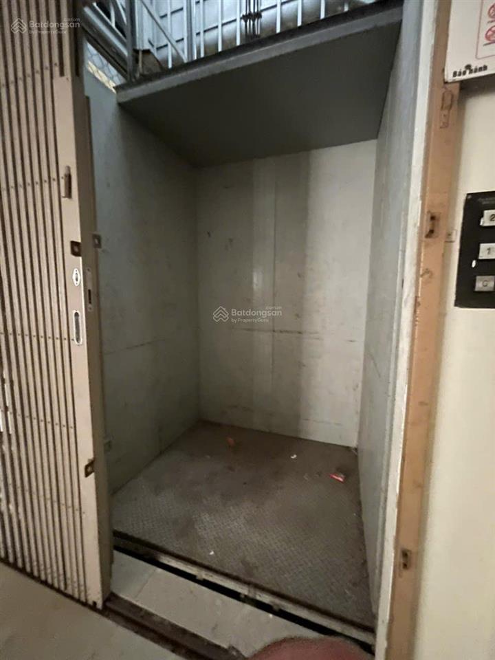 Nhà kho cho thuê nguyên căn mặt tiền phạm hùng đối diện x30 dt 15x20 trệt 2 lầu có thang máy