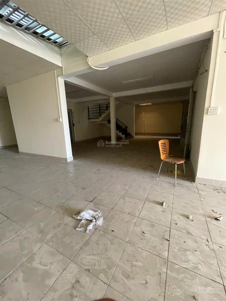 Nhà kho cho thuê nguyên căn mặt tiền phạm hùng đối diện x30 dt 15x20 trệt 2 lầu có thang máy