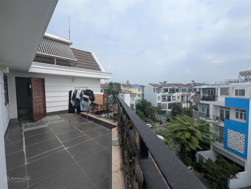 Biệt thự góc dt 297m2 hầm trệt lửng 2 lầu sân thượng view công viên kdc đại phúc  nhìn là mê.