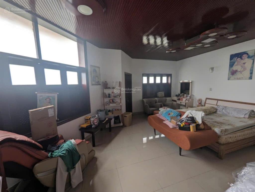 Biệt thự góc dt 297m2 hầm trệt lửng 2 lầu sân thượng view công viên kdc đại phúc  nhìn là mê.