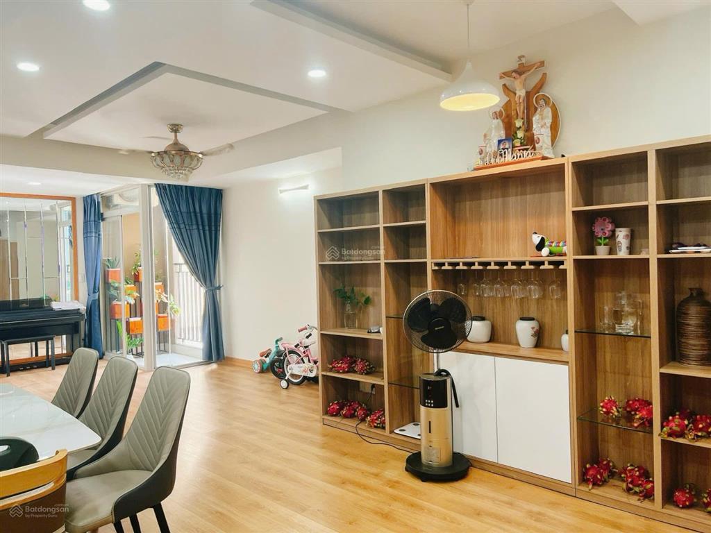 Bán căn hộ gia hòa căn thông tầng 140m công 36m sân vườn vị trí đẹp