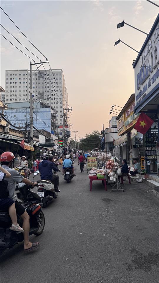 Nhà phố đường phan văn hớn vào 100m 1tr 2 lầu