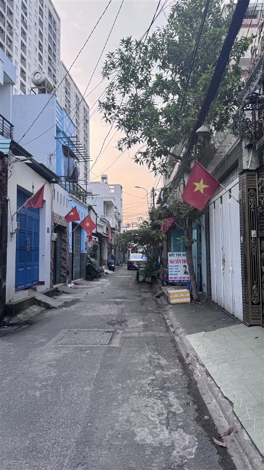 Nhà phố đường phan văn hớn vào 100m 1tr 2 lầu