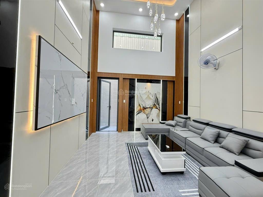 Bán nhà gấp 4 tầng lầu đường lê thị riêng, quận 12