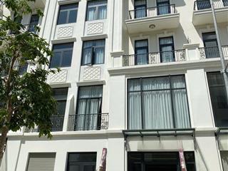 Chính chủ bán nhanh nhà liền kề có sổ đủ nội thất the manhattan vinhomes quận 9