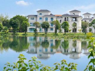 Biệt thự 250m2 sen súng vin quận 9 view hồ giá hời 30 tỷ