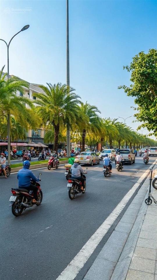 Biệt thự boutique 200m2 trục đường nguyển xiển long phước giá thấp chính chủ 38 tỷ