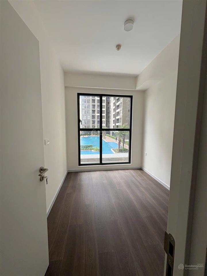 Bán căn hộ 2pn  victoria village. trần nhà cao 3,5m. view công viên hồ bơi. giá chỉ 6 tỷ all in