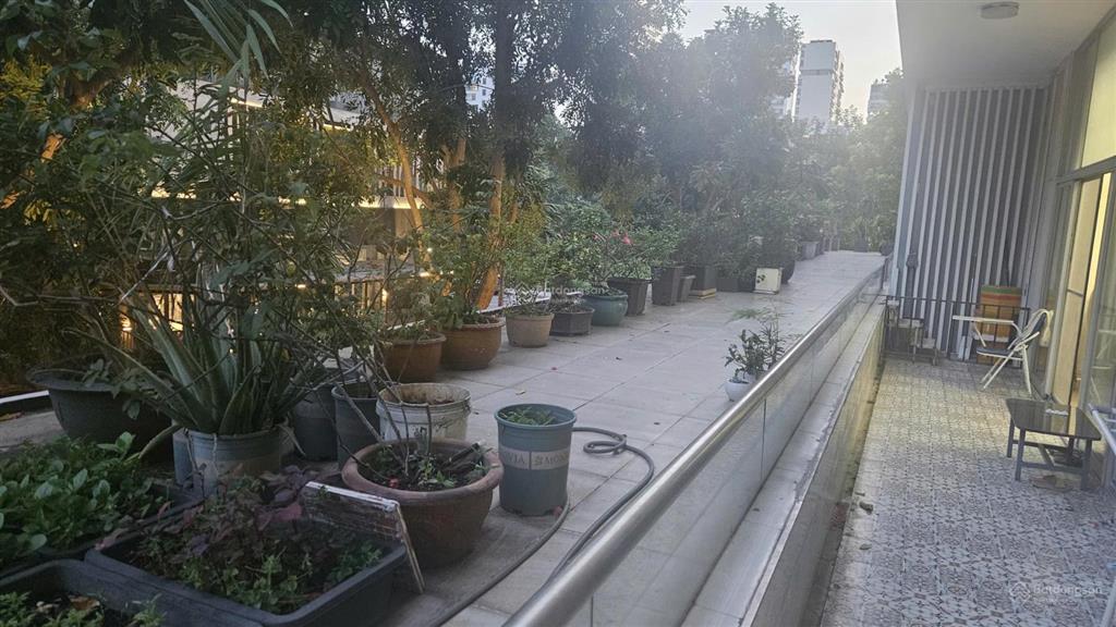 Bán gấp căn hộ garden court 2 pmh, q7. dt 140m2, 3pn. có sân vườn.  mạnh 0909 297 ***