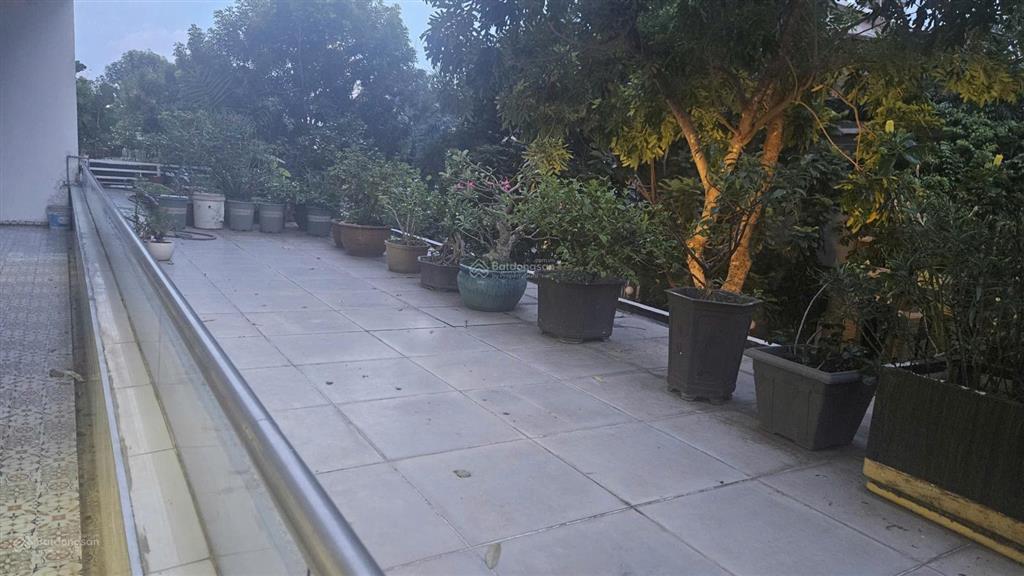 Bán gấp căn hộ garden court 2 pmh, q7. dt 140m2, 3pn. có sân vườn.  mạnh 0909 297 ***