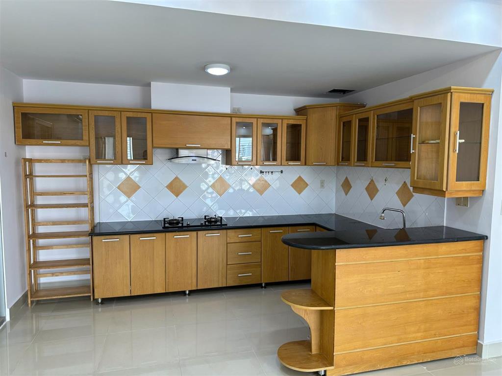 Cho thuê căn hộ garden plaza 1, pmh, q7 dt 131m2, giá 31 triệu/th.  mạnh 0909 297 ***