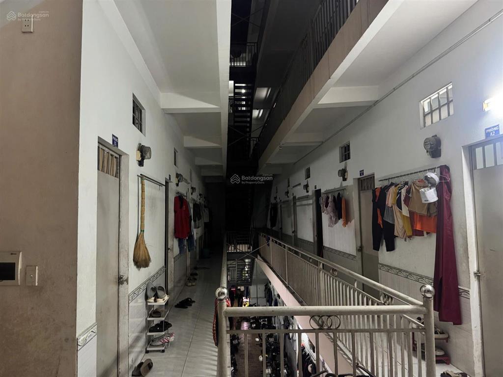 Bán dãy nhà trọ xây sẵn, khách thuê luôn full. số lượng 70 phòng. giá 45 tỷ.  mạnh 0909 297 ***