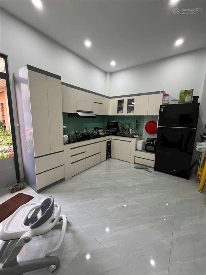 Nhà lầu hoàn công 3 phòng ngủ đường nhựa giá 4.8 tỷ gần cmt8 phường bình nhâm cũ
