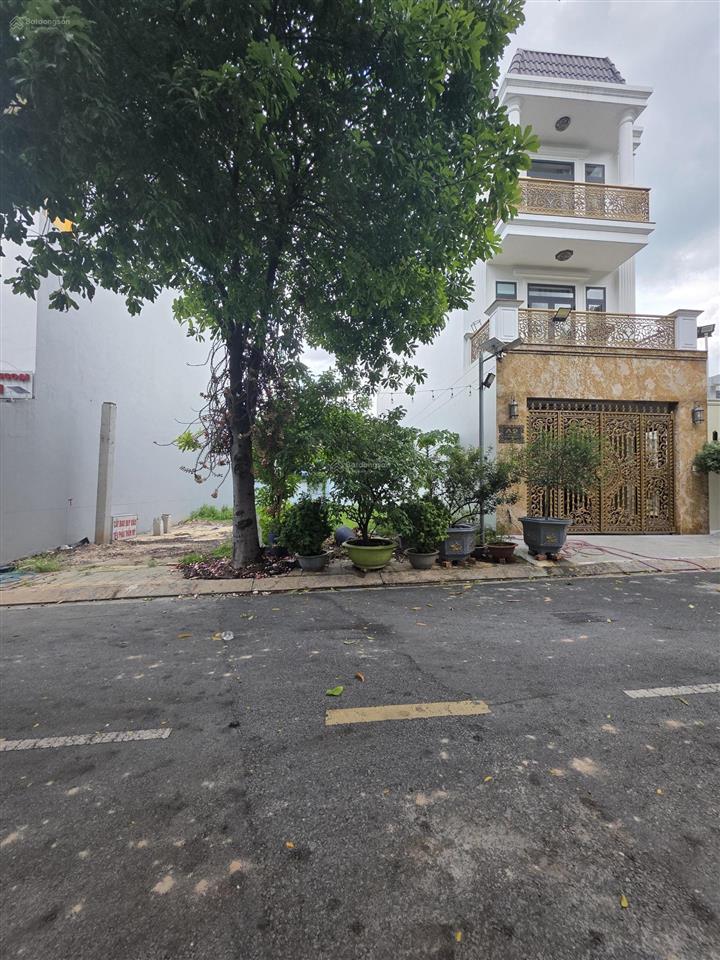 Dãy a đầu cổng central garden lái thiêu 103m2 giá 4,7 tỷ thuế ai nấy đóng
