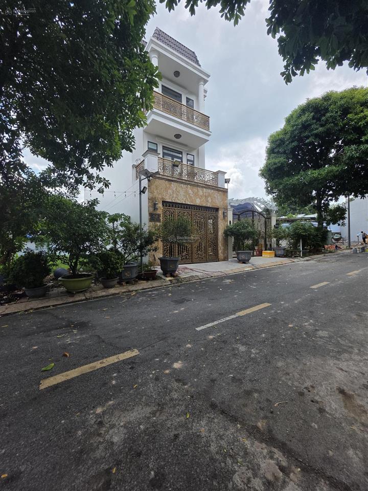Dãy a đầu cổng central garden lái thiêu 103m2 giá 4,7 tỷ thuế ai nấy đóng