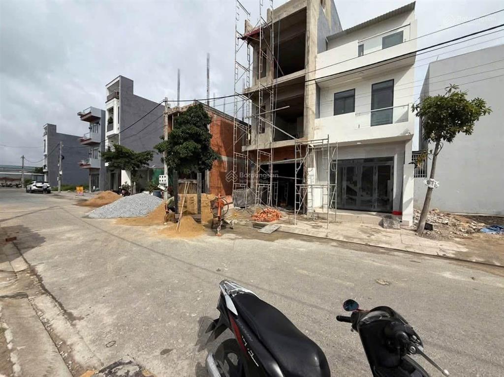 Đất tái định cư bình đáng ngay kcn vsip 1, diện tích 68m2 thổ cư 100%, giá chỉ 2 tỷ 800tr