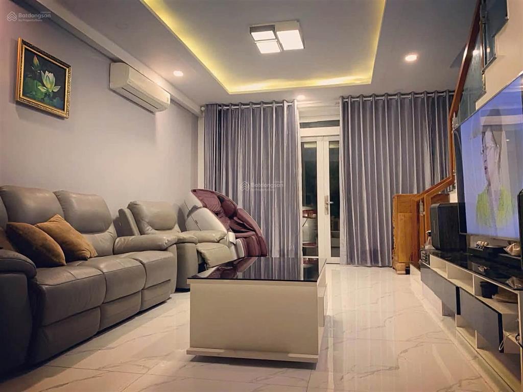 Nhà lầu ehome4 hoàn công. sổ riêng. oto thoải mái giá 4.95 tỷ gần ngã 4 bình phước
