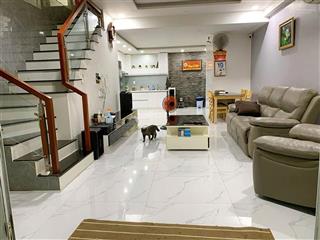 Nhà lầu ehome4 hoàn công. sổ riêng. oto thoải mái giá 4.95 tỷ gần ngã 4 bình phước