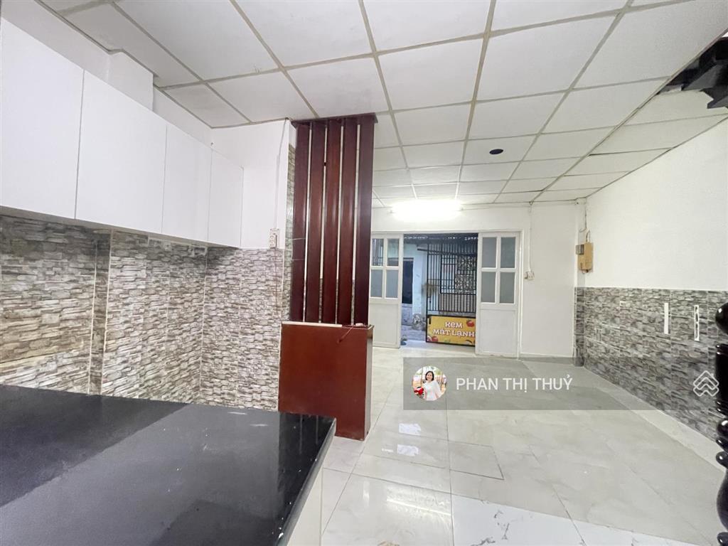 Nhà trệt lầu 30m2 thủ đức 2pn, bếp, phòng khách giá 2,650 tỷ