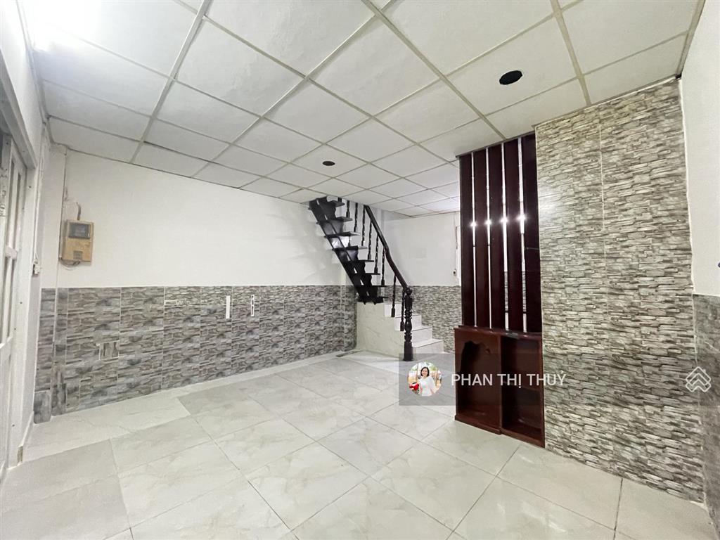 Nhà trệt lầu 30m2 thủ đức 2pn, bếp, phòng khách giá 2,650 tỷ