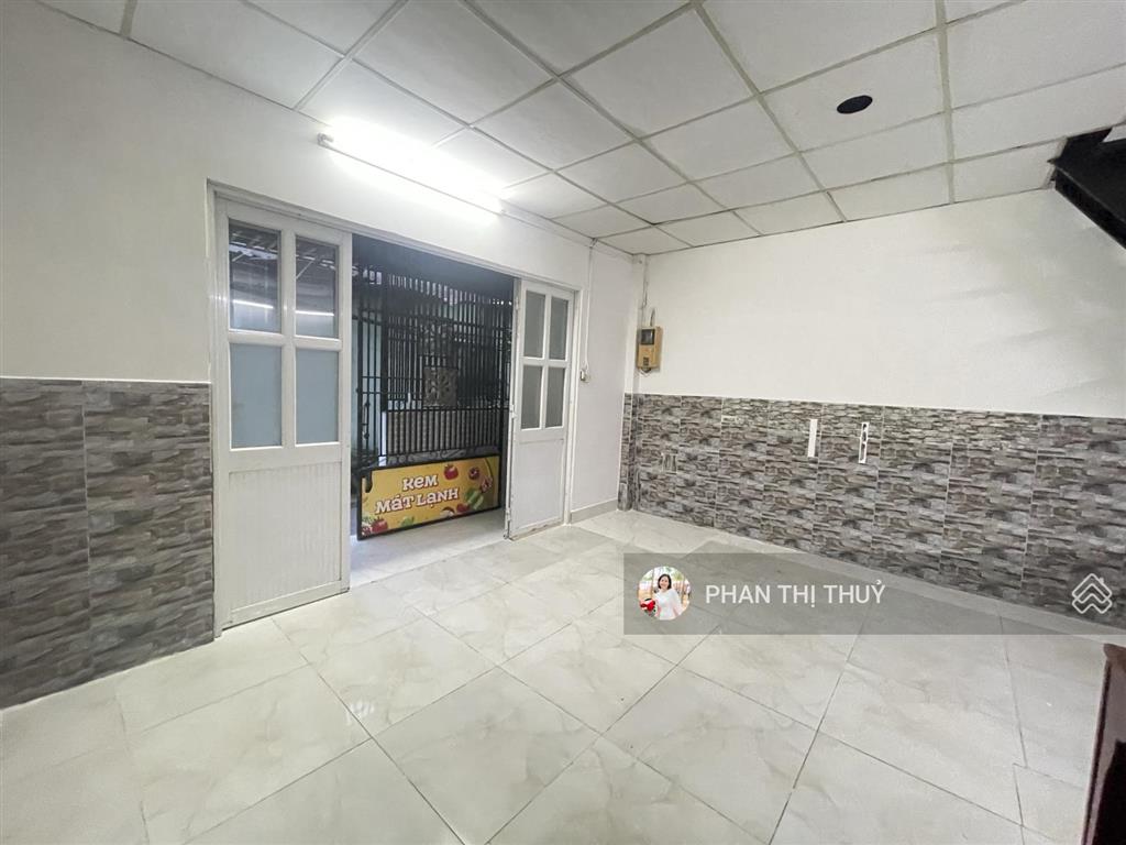 Nhà trệt lầu 30m2 thủ đức 2pn, bếp, phòng khách giá 2,650 tỷ