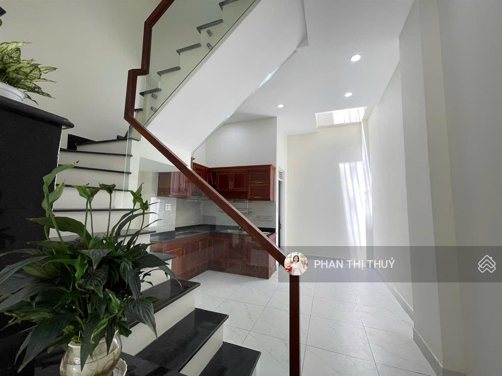 Bán gấp nhà 3 lầu tam bình thủ đức 3 pn đường xe hơi sổ hồng riêng giá 4.850