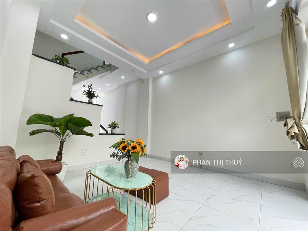Bán gấp nhà 3 lầu tam bình thủ đức 3 pn đường xe hơi sổ hồng riêng giá 4.850