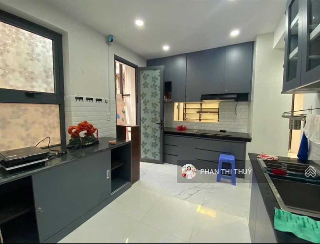 Chdv dt 210 m2 20 phòng doanh thu 840tr/ năm