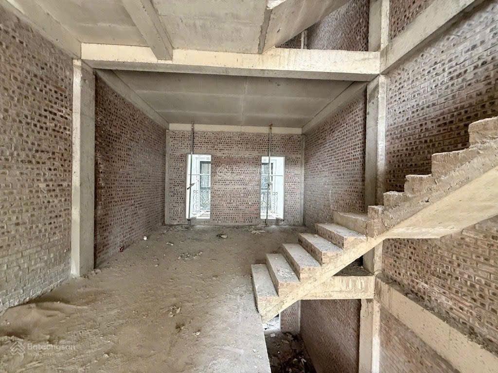 Gia đình tôi cần bán căn liền kề kđt viglacera xuân phương. dt 74,3m², mt đẹp, giá siêu tốt