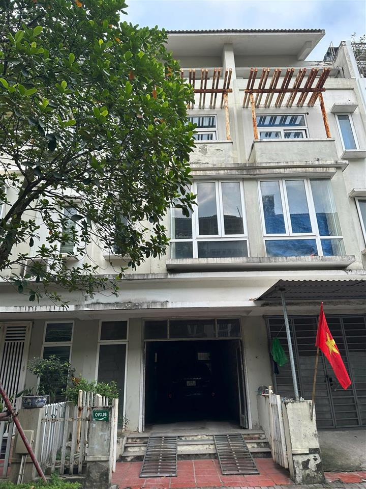 Gia đình tôi cần bán căn liền kề kđt viglacera xuân phương. dt 74,3m², mt đẹp, giá siêu tốt