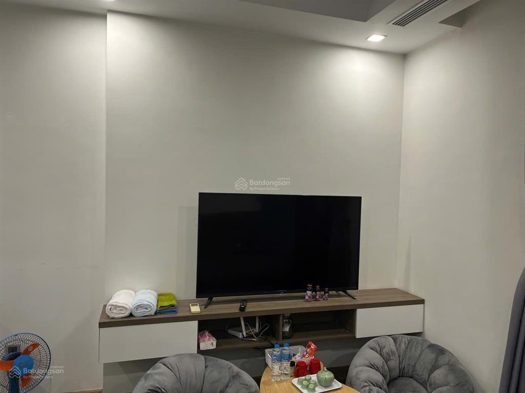 Chính chủ cho thuê gấp căn hộ 30m2 full nội thất cao cấp giá duy nhất 8 tr/th vinhomes greenbay