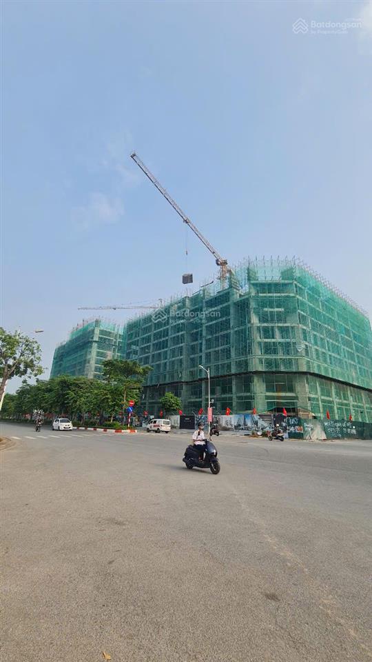 Cần bán đất phố trạm long biên 60m2 mặt tiền 5,6m