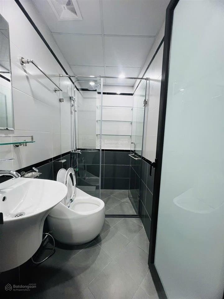 Nhà mới  thang máy cạnh hồ kim liên, 33m2, 6 tầng, chỉ 9.6 tỷ.