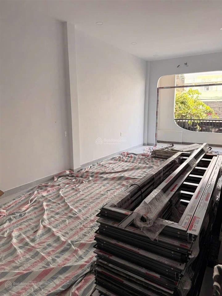 Cho thuê nhà 1 trệt 2 lầu 4pn 4x14m mặt tiền đường lâm văn bền quận 7