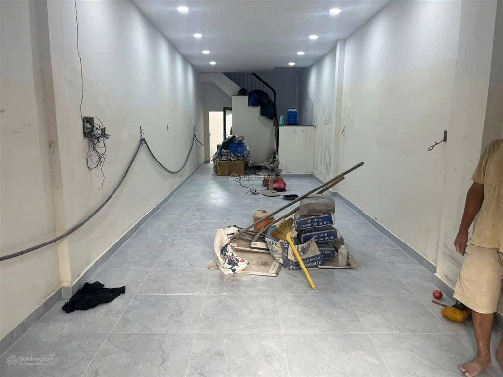 Cho thuê nhà 1 trệt 2 lầu 4pn 4x14m mặt tiền đường lâm văn bền quận 7
