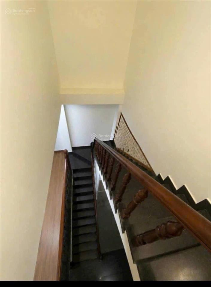 Cho thuê nhà 1 trệt 2 lầu 5x18m mặt tiền đường số phường tân quy quận 7