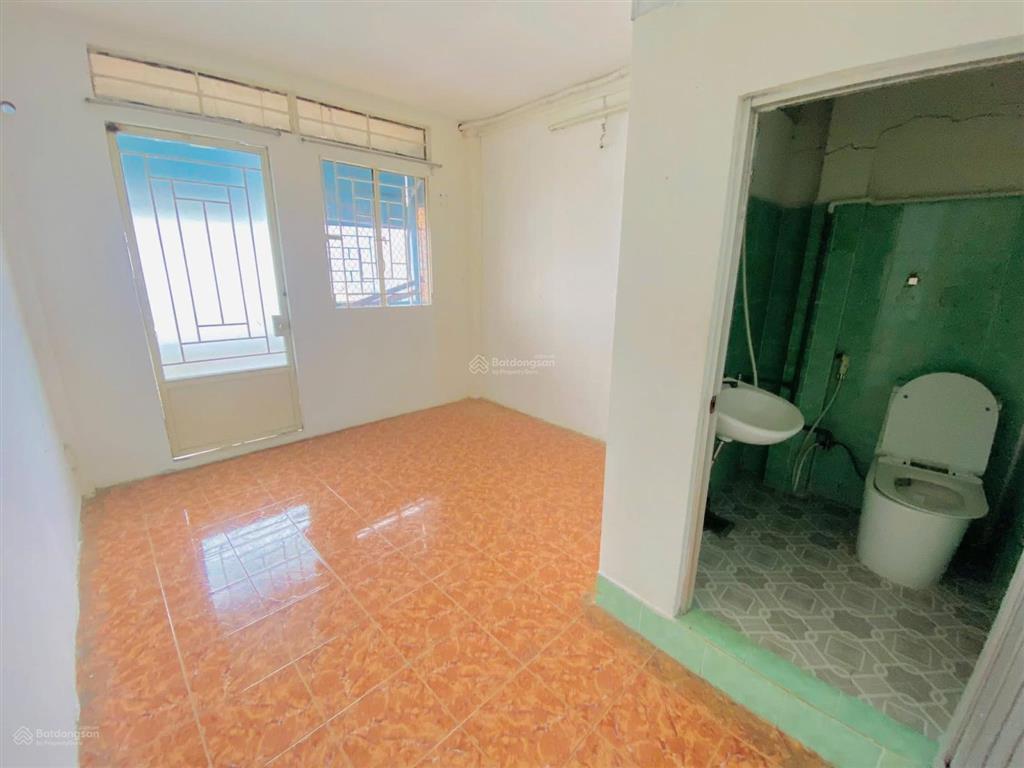 Cho thuê nhà 1 trệt 1 lầu 3pn 3,5x19m mặt tiền đường số lâm văn bền quận 7