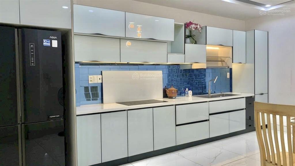Cho thuê nhà 1 trệt 3 lầu 4pn 4x18m mặt tiền đường số phường tân quy