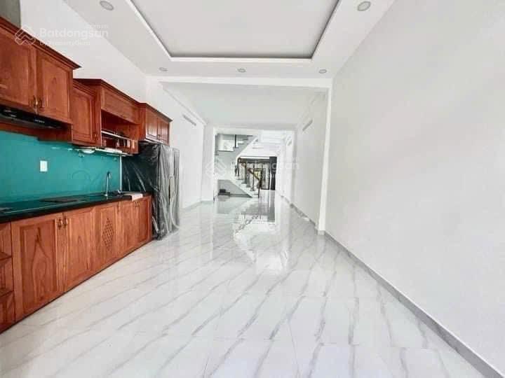 Cho thuê nhà 1 trệt 2 lầu 4pn 4x30m mặt tiền đường lâm văn bền quận 7
