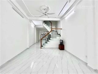 Cho thuê nhà 1 trệt 2 lầu 4pn 4x30m mặt tiền đường lâm văn bền quận 7