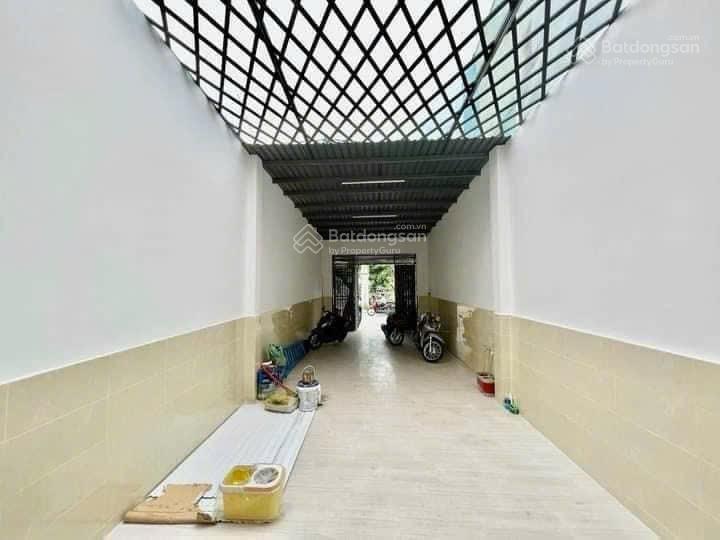 Cho thuê nhà 1 trệt 2 lầu 4pn 4x30m mặt tiền đường lâm văn bền quận 7